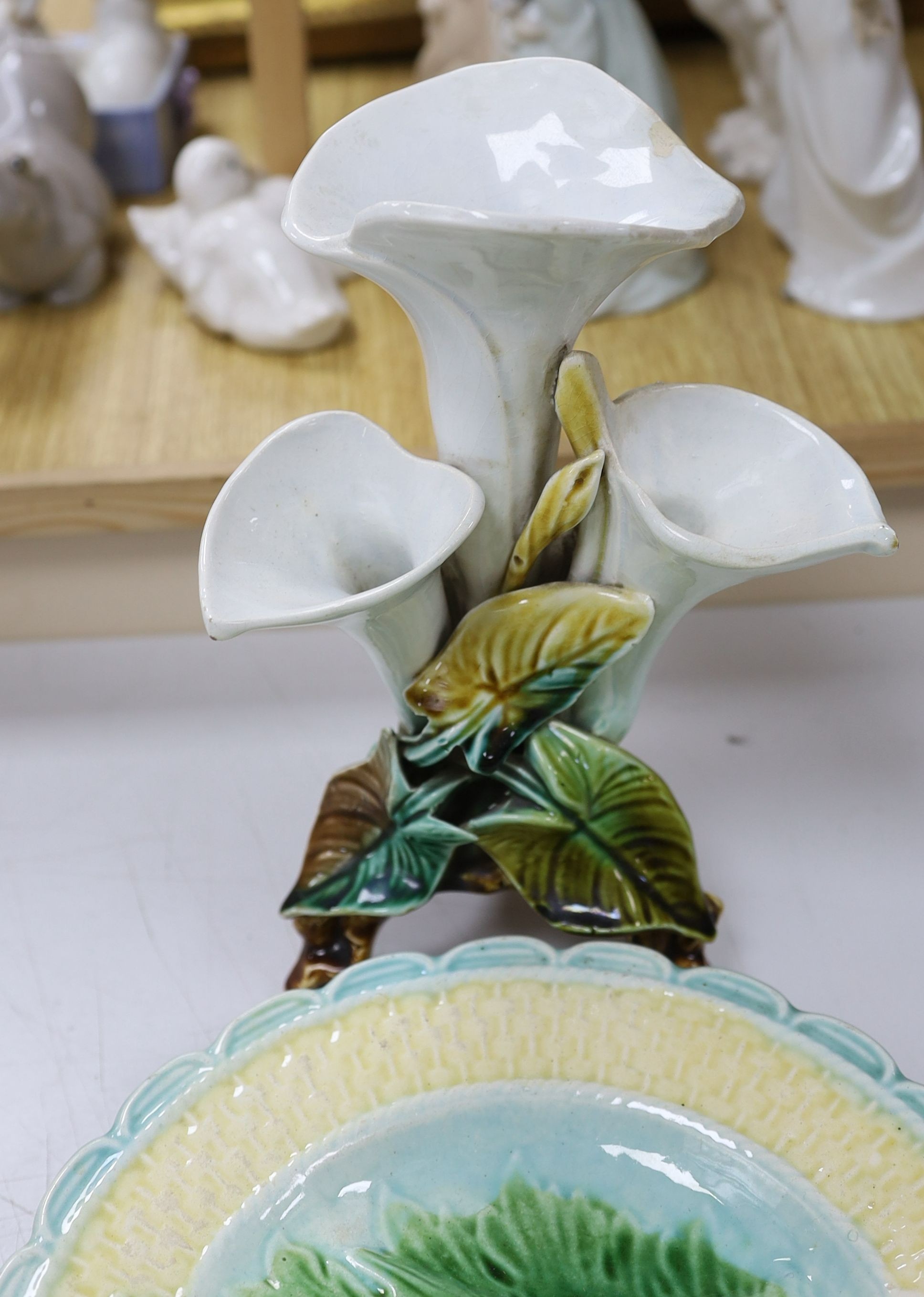 Two pairs of majolica dishes, three others, posy vase